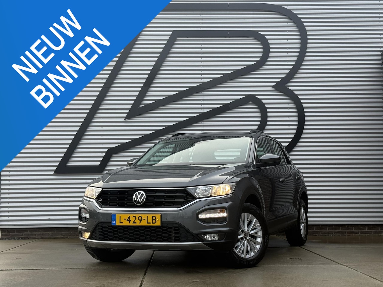 Volkswagen T-Roc - 1.5 TSI Style 1e Eigenaar|Navi|Carplay|Trekhaak|PDC V+A|Cruise|N.A.P|150pk|APK tot 06-2027 - AutoWereld.nl