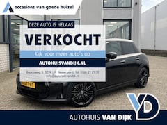 MINI Cooper - 1.5 Classic | NL Auto/1e Eig./Voll.Historie/Leder/Panodak/Navi/17"/Apple CarPlay-Android A