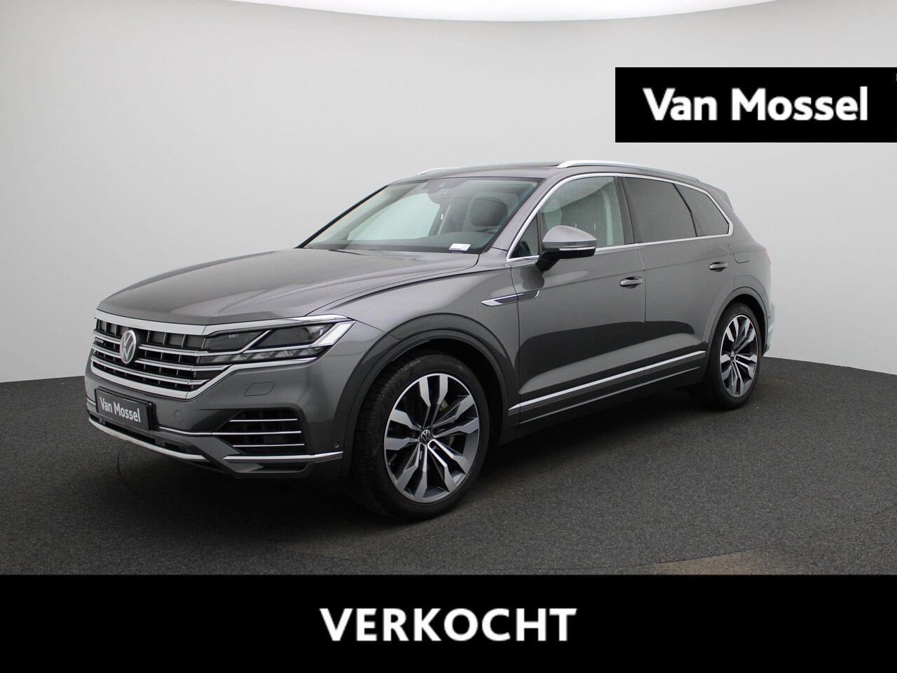 Volkswagen Touareg - Elegance 3.0 TSi eHybrid 4MOTION 381 PK | V6 | Plug-In | Trekhaak | Panoramadak | Lederen - AutoWereld.nl