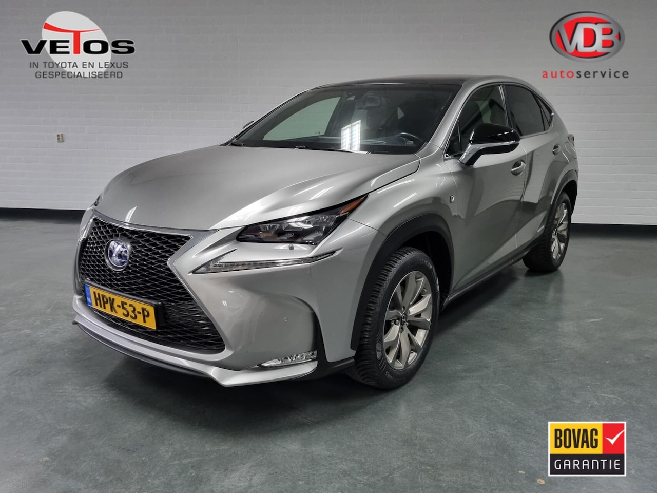 Lexus NX - 300h AWD F Sport Line / PANO / HUD / Trekhaak - AutoWereld.nl