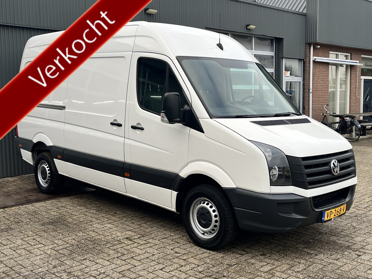 Volkswagen Crafter - 35 2.0 TDI L2H2 Kast Inrichting Trekhaak 3500kg Airco Cruise controle Werkplaats Lang hoog - AutoWereld.nl