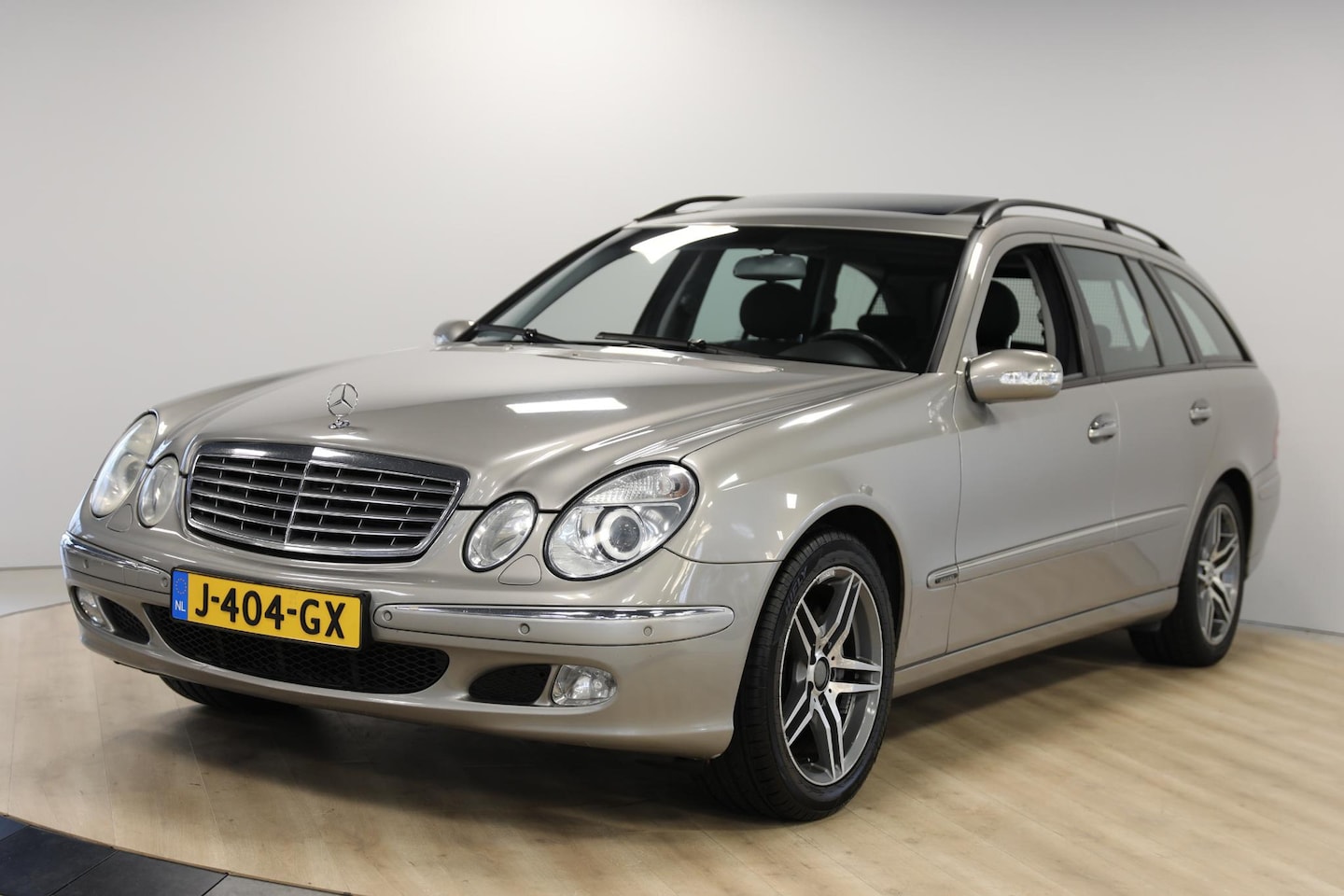 Mercedes-Benz E-klasse Combi - 320 Classic | Schuif- kanteldak | Trekhaak - AutoWereld.nl