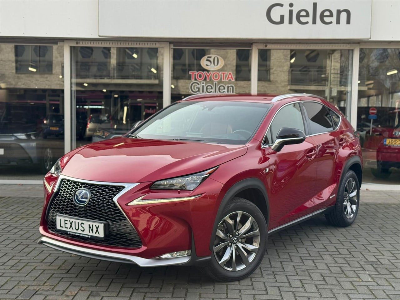 Lexus NX - 300h AWD F Sport Line | Head up display, Stoelverwarming, Leer, Parkeersensoren, Keyless, - AutoWereld.nl
