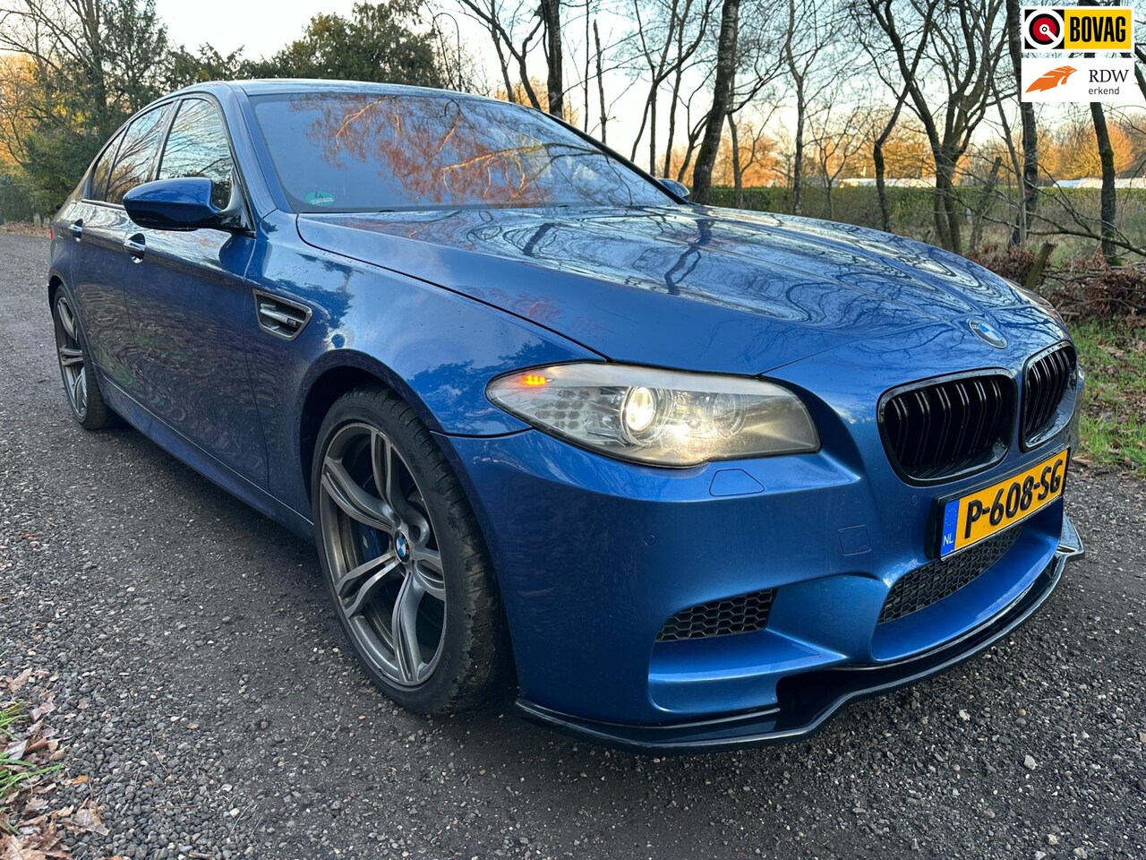 BMW M5 - 5-serie Monte Carlo Blue, met o.a. Soft-close Head Up, Schuifdak, Stoelverwarming, Soft Cl - AutoWereld.nl