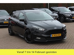 Ford Focus - 2.0 ST-3 / Navigatie / Parkeerhulp achter / Recaro / 18'' / DAB / Stuur+Stoelverwarming /