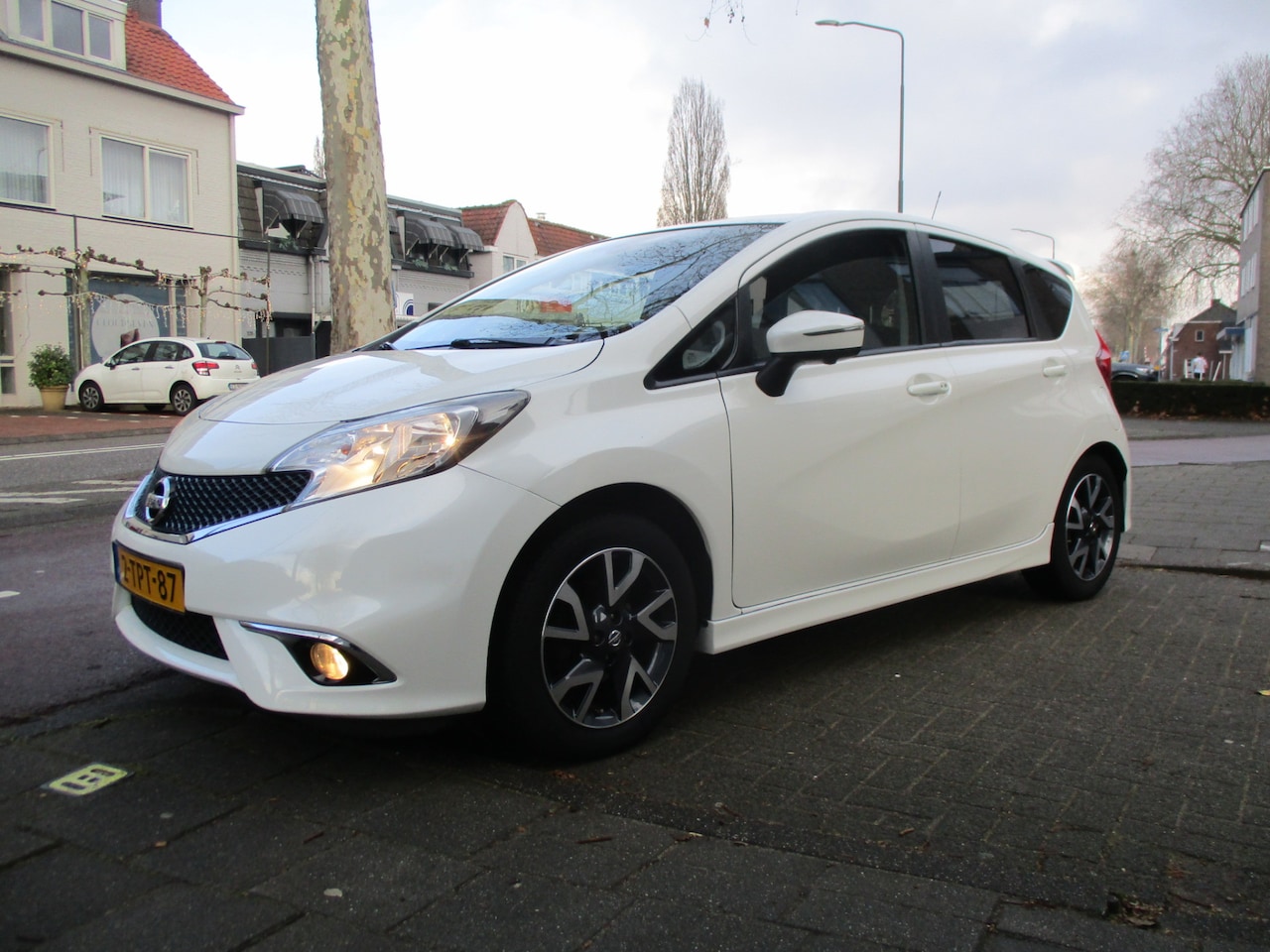Nissan Note - 1.2 DIG-S Tekna / AIRCO / NAVI / TREKHAAK / NW-STAAT / 155dkm - AutoWereld.nl