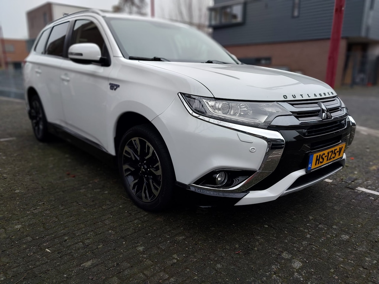 Mitsubishi Outlander - 2.0 PHEV Executive Edition Navigatie trekhaak - AutoWereld.nl