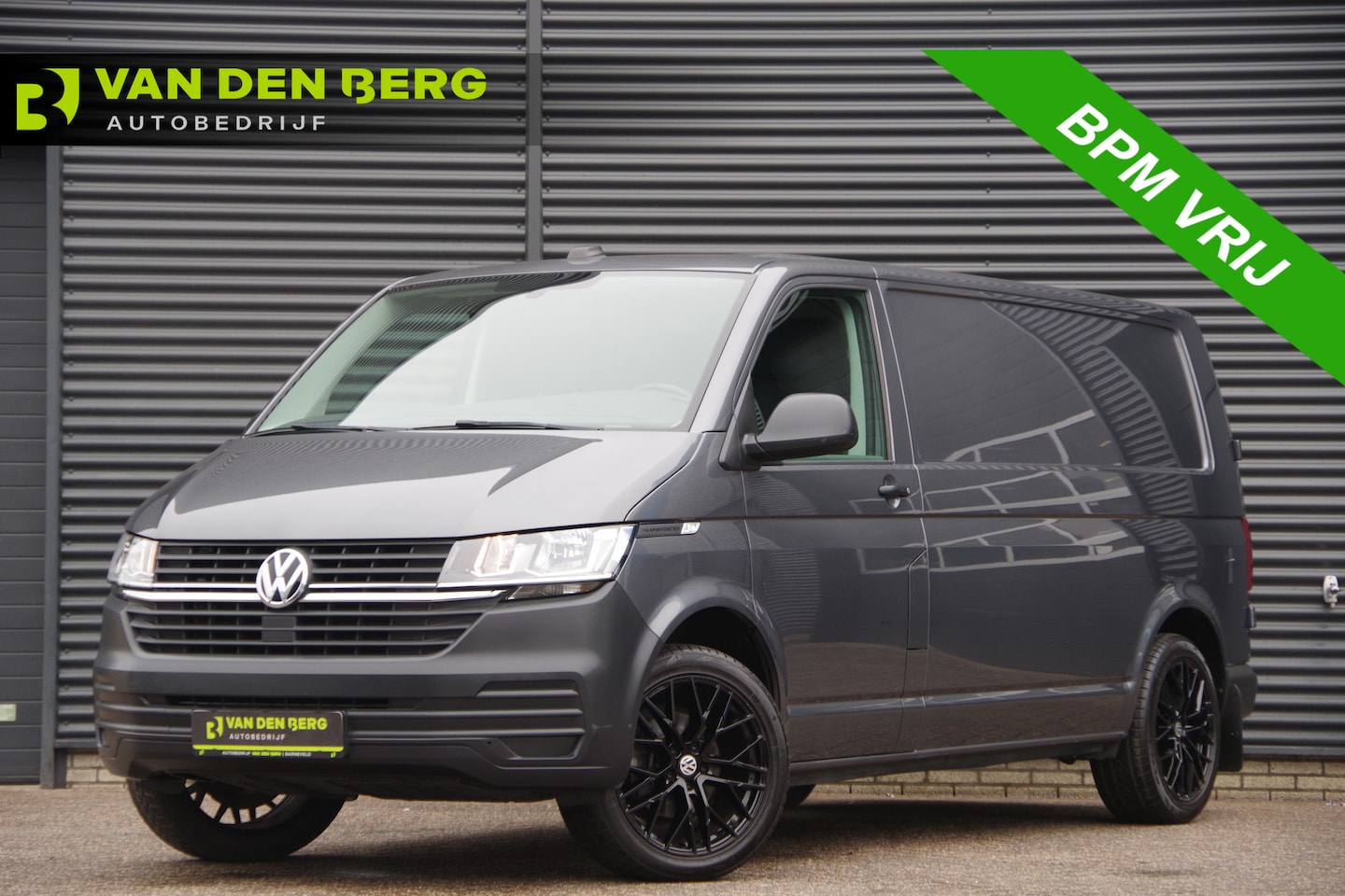 Volkswagen Transporter - 2.0 TDI L2 3-ZITS, 150PK AUT. CAMERA, NAVI, CRUISE, AIRCO, CARPLAY, LEDER MF STUURWIEL - AutoWereld.nl