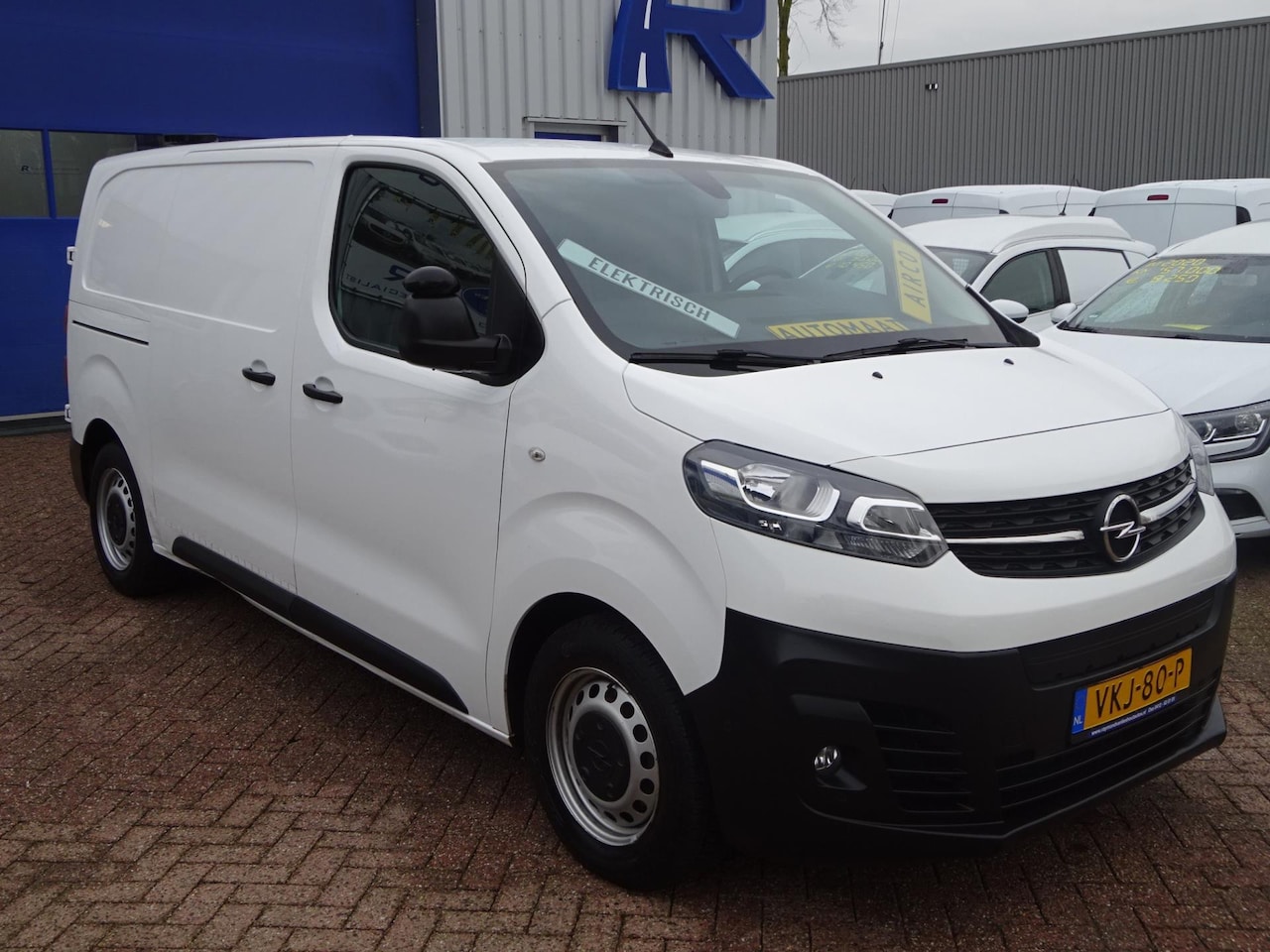 Opel Vivaro-e - L2H1 Edition 75 kWh 100 % Elektrisch S.O.H. 90% AIRCO NAVIGATIE 3 PERSOONS - AutoWereld.nl