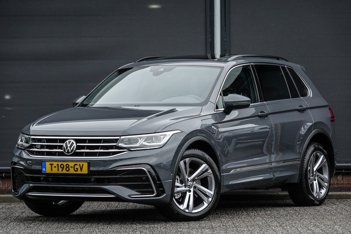 Volkswagen Tiguan - 1.4Tsi e-Hybrid 245Pk Aut. | Plug-In Hybride | R-Line | Panoramadak | Achteruitrijcamera | - AutoWereld.nl