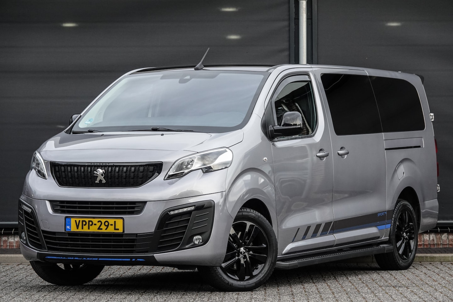 Peugeot Expert - 2.0 BlueHDI 177Pk Aut. | Long | Sport | Treeplanken | Glaslookpanelen | Leder | Xenon | 36 - AutoWereld.nl