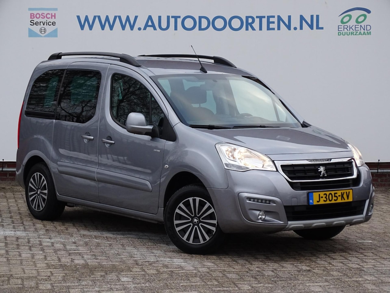 Peugeot Partner Tepee - 1.2 PureTech Allure|Trekhaak|3 stoelen achter|Parkeersensoren - AutoWereld.nl
