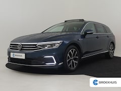 Volkswagen Passat - Lim. GTE Business 218pk | Panorama dak | Dodehoekdetectie | Camera achter | Navigatie | Ad