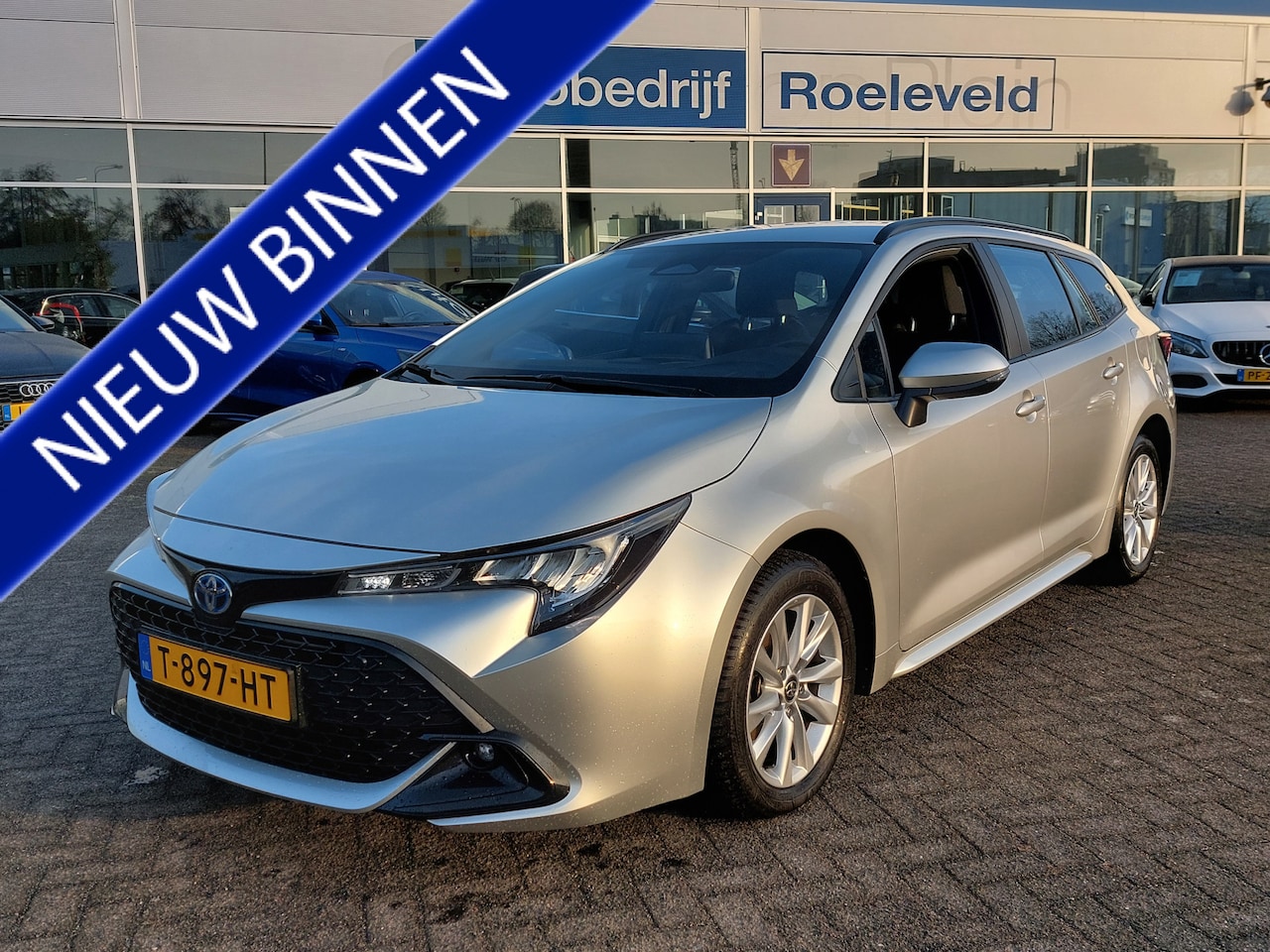Toyota Corolla Touring Sports - 1.8 Hybrid 140 Active | Origineel NL | Navi | Apple Carplay+Android Auto | Clima | Adap.Cr - AutoWereld.nl