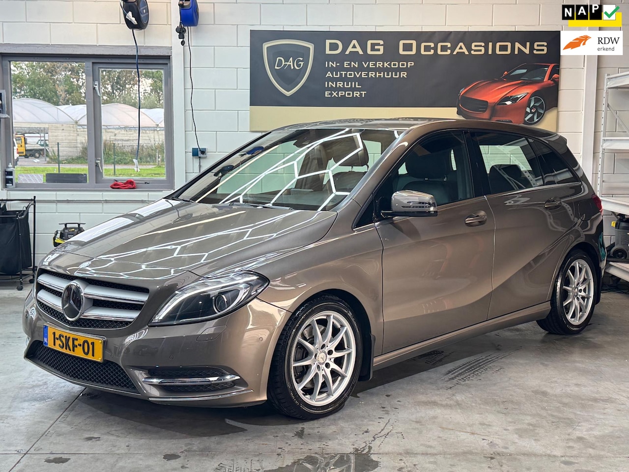 Mercedes-Benz B-klasse - 250 Ambition AUTO|CAMERA|STOELVW|PARKASSIS - AutoWereld.nl