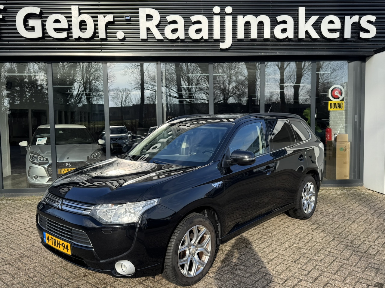 Mitsubishi Outlander - 2.0 PHEV instyle*Navi*Schuifdak*EXPORTPRIJS* - AutoWereld.nl