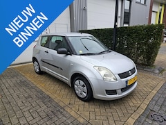 Suzuki Swift - 1.3 Base Nieuwe APK Nieuwe All-Season Banden