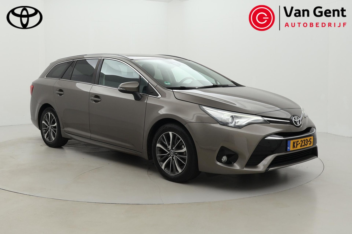 Toyota Avensis Touring Sports - 1.8 VVT-i Business Pro | Navigatie | LED | Cruise Control | Clima | Camera | 17 inch | Rij - AutoWereld.nl