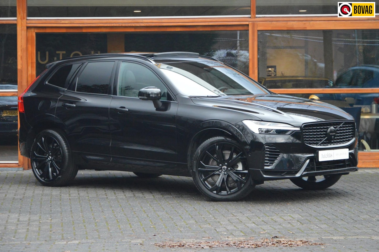 Volvo XC60 - T6 Hybride AWD Black Edition | Head-Up Display | Trekhaak | Stoel + Stuur Verwarming | Pan - AutoWereld.nl