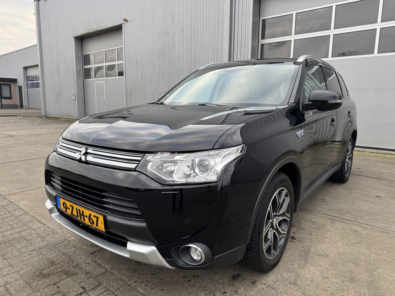 Mitsubishi Outlander - 2.0 PHEV Instyle X-Line SUPERMOOI. HYBRYDE. - AutoWereld.nl