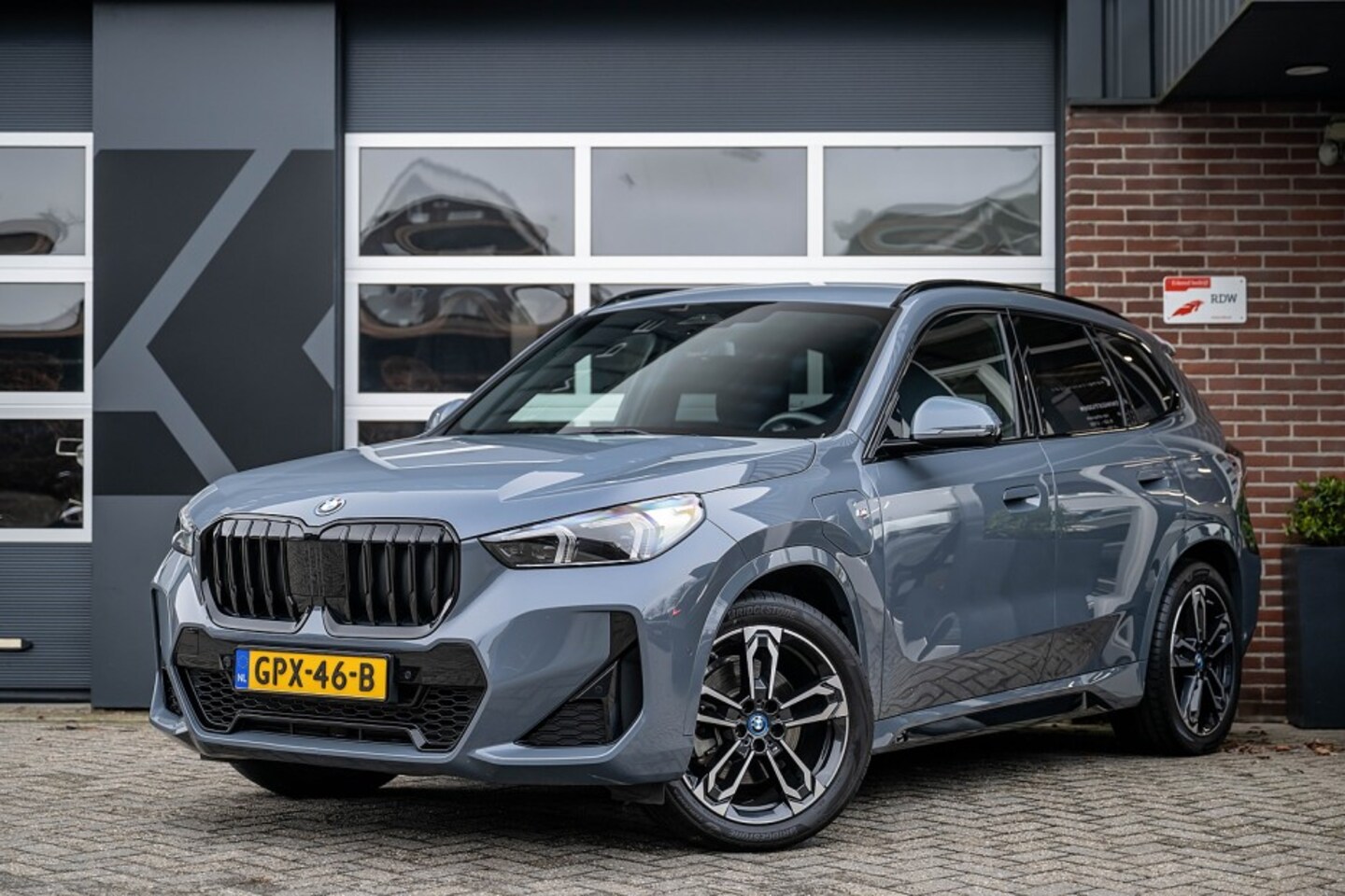 BMW X1 - 25e xDrive M Sport | Shadow | Camera | Elek. Trekhaak | Adap. led | Stoelverwarming | 18' - AutoWereld.nl