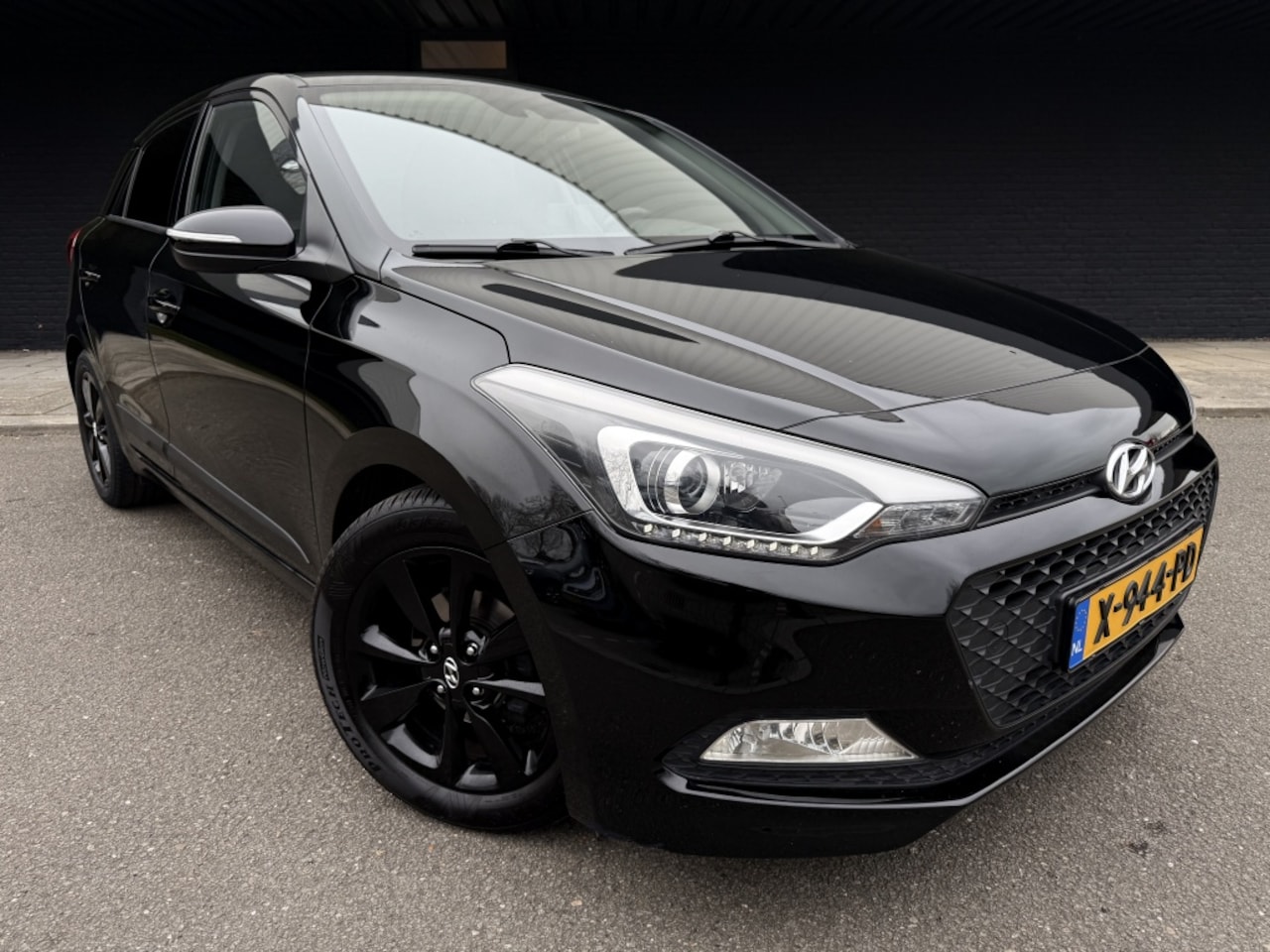 Hyundai i20 - 1.2 HP i-Motion Comfort // Black edition // - AutoWereld.nl