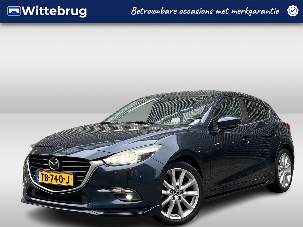 Mazda 3 - 2.0 SkyActiv-G 120 GT-M / Navigatie / Camera / Parkeer sensoren V+A  / Leder / Stoel+stuur - AutoWereld.nl