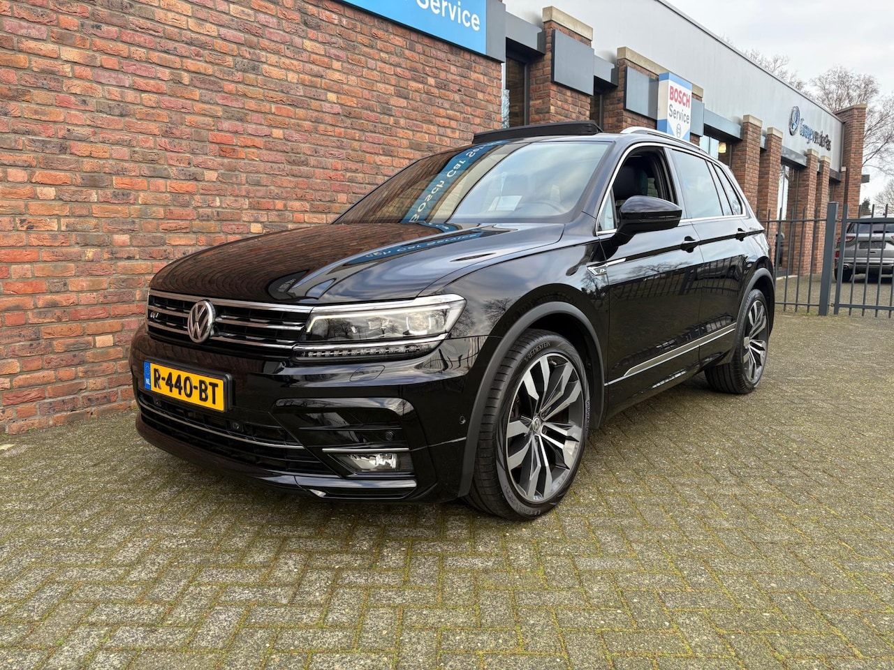Volkswagen Tiguan - 2.0 TSI 180PK 4Motion R-line Highline|Panorama|HeadUp|Leder - AutoWereld.nl