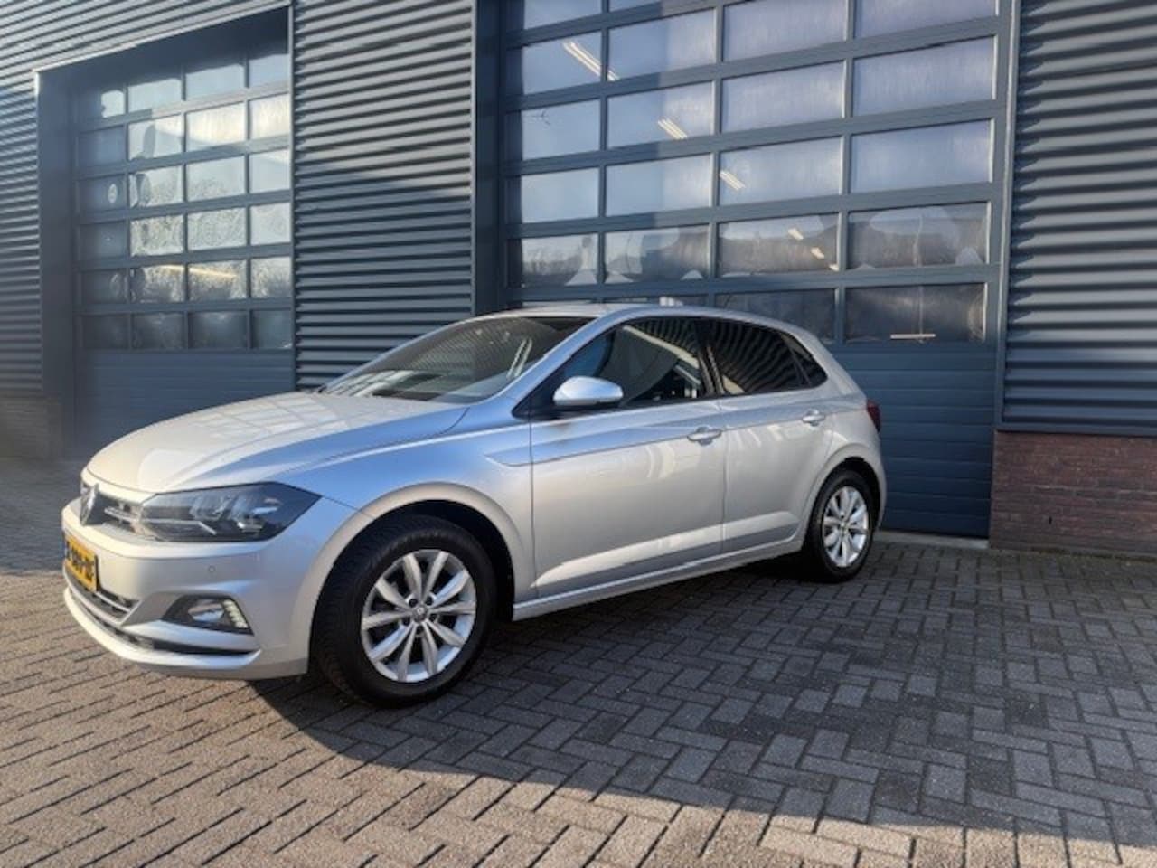 Volkswagen Polo - 1.0 TSI Highline Automaat Carplay Pdc Stoelverw. Trekhaak - AutoWereld.nl