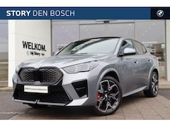 BMW iX2 - eDrive20 High Executive M Sport / Panoramadak / Sportstoelen / M Adaptief onderstel / Stuu