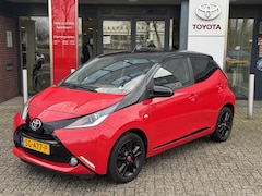 Toyota Aygo X - X-CITE NAVI 15'' LM-VELGEN CAMERA AIRCO BLUETOOTH NL-AUTO 1E-EIG
