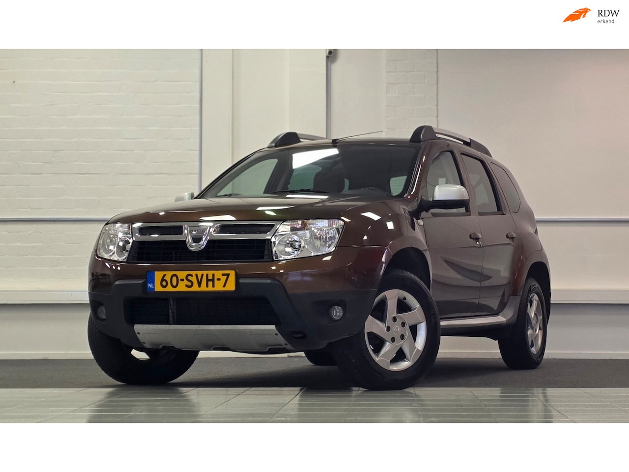 Dacia Duster - 1.6 Aniversare 2wd Leer Trekhaak Airco Garantie Mooi! - AutoWereld.nl