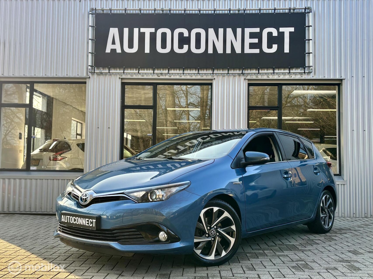 Toyota Auris - 1.8 Hybrid. NAVI, CAMERA, TREKHAAK, STOELVERWARMING. - AutoWereld.nl