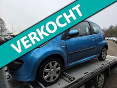 Peugeot 107 - 1.0-12V XR KOPPELING DEFECT