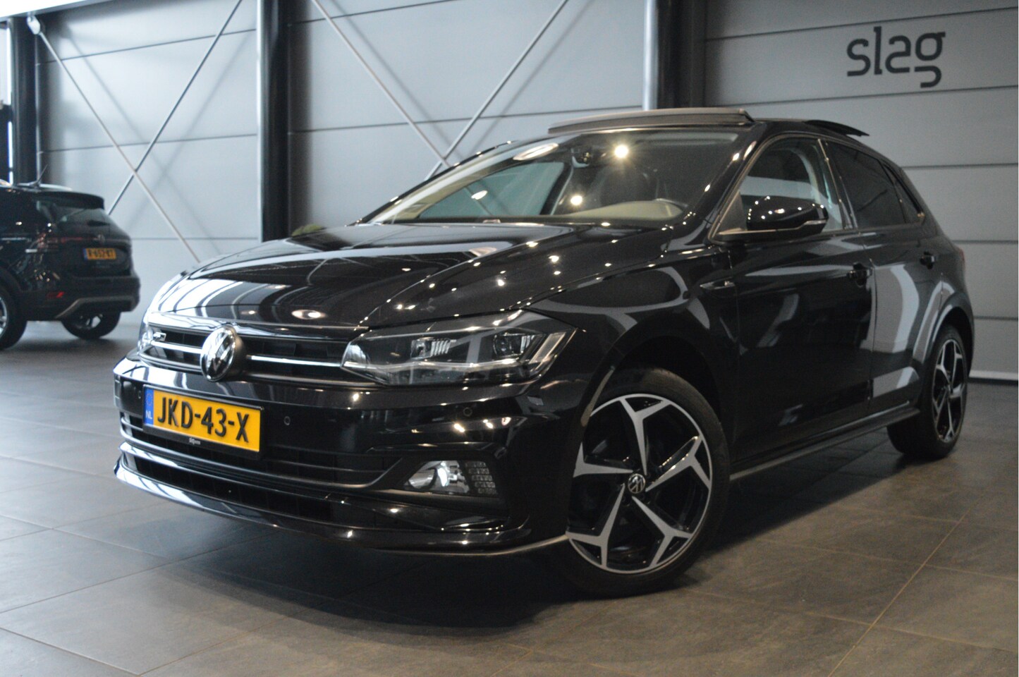 Volkswagen Polo - 1.0 TSI R-LINE clima cruise pano camera led 17 inch !! - AutoWereld.nl