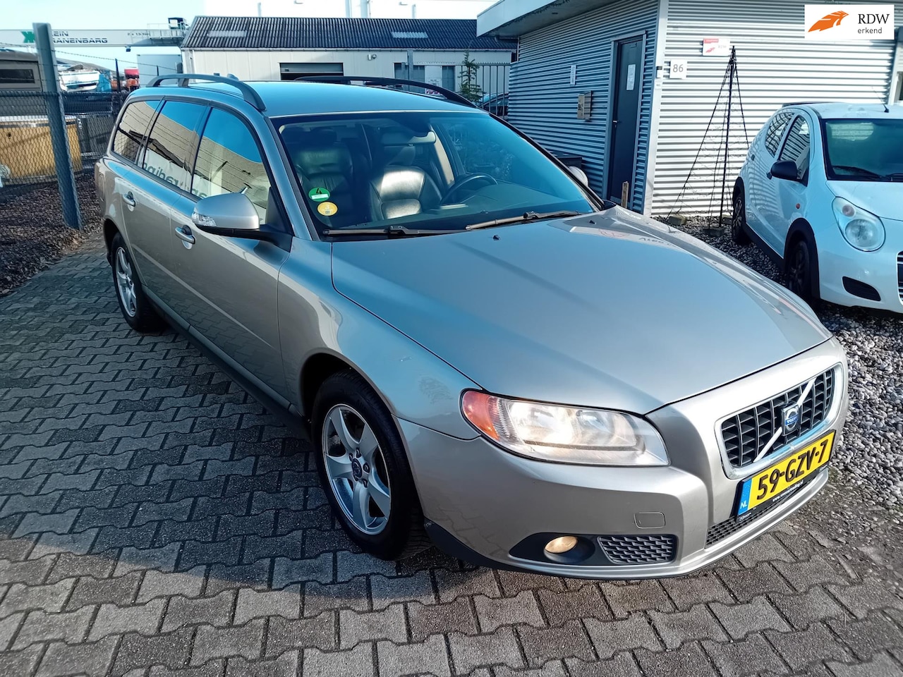 Volvo V70 - 2.4D Kinetic 2.4D Kinetic - AutoWereld.nl