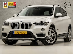 BMW X1 - sDrive20i High Executive 192Pk Automaat (GROOT NAVI, HEAD-UP DISPLAY, LEDER, TREKHAAK, STO