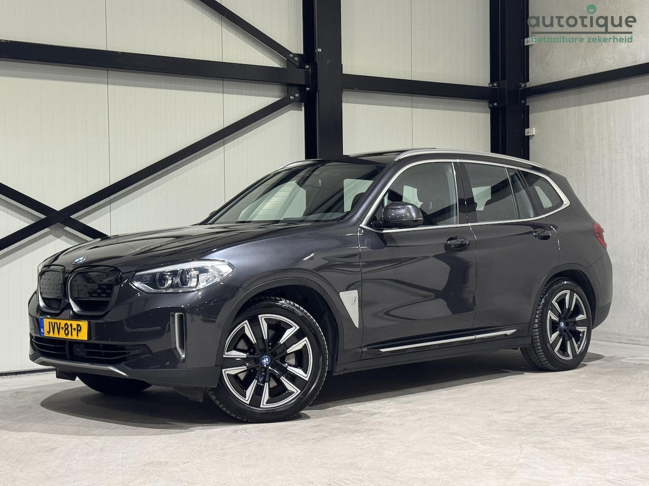 BMW iX3 - Executive 80 kWh | navi | leder | panorama | trekhaak | sfeer verlichting | - AutoWereld.nl