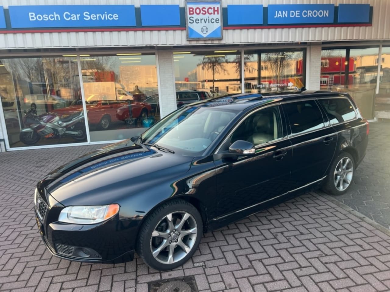 Volvo V70 - 2.4 D5 SUMMUM NL-auto 5 cilinder automaat #TIJDLOOS - AutoWereld.nl