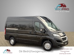 Peugeot Boxer - 2.2 BlueHDI 140PK L2H2 PREMIUM / Navi / Trekhaak 2500kg / Climate Control