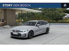 BMW 3-serie Touring - 330e M Sport Automaat / Trekhaak / Sportstoelen / Achteruitrijcamera / Live Cockpit Plus /
