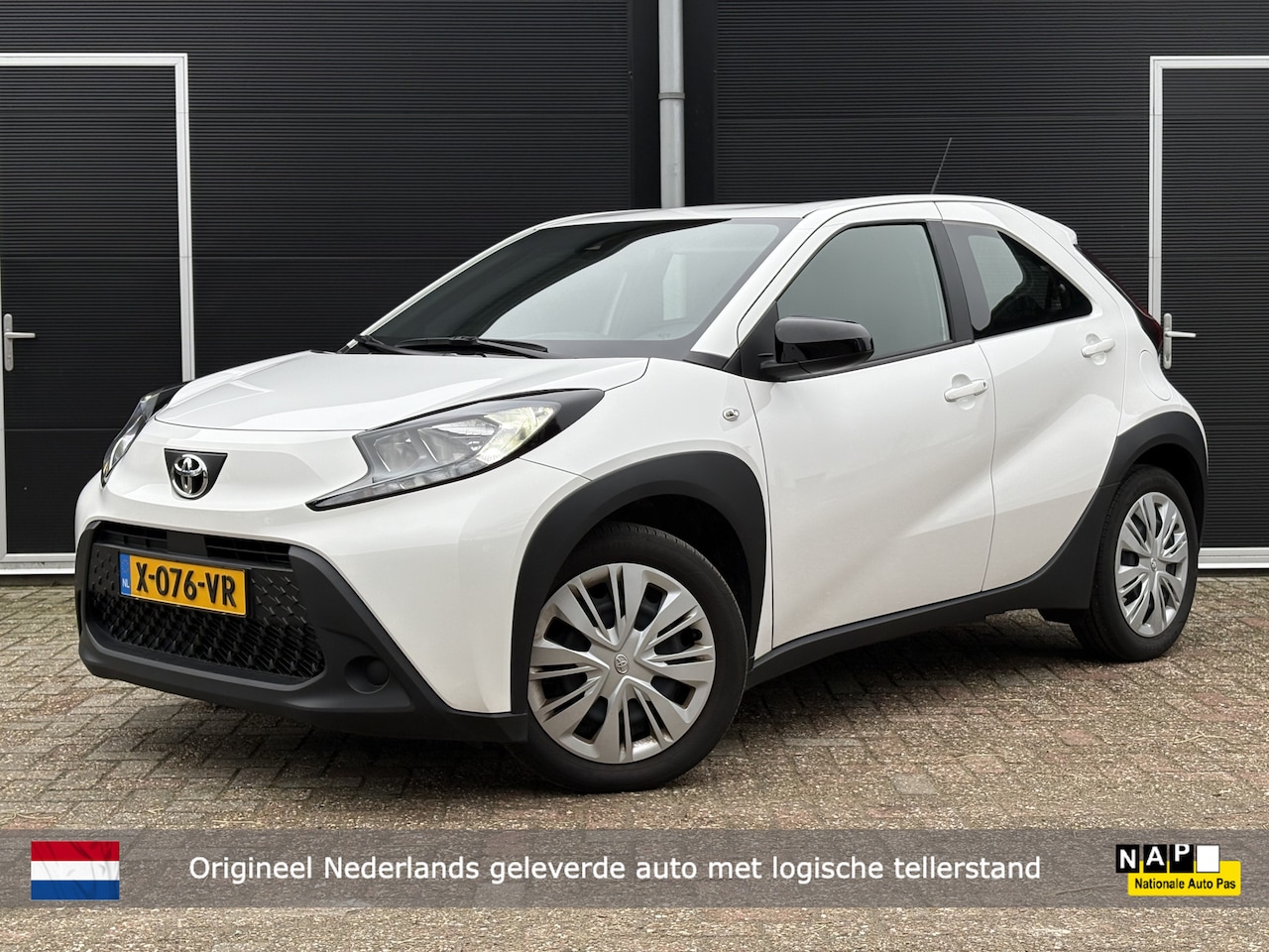 Toyota Aygo X - 1.0 VVT-i MT Play | Airco | Achteruitrijcamera | Carplay | NL-auto - AutoWereld.nl