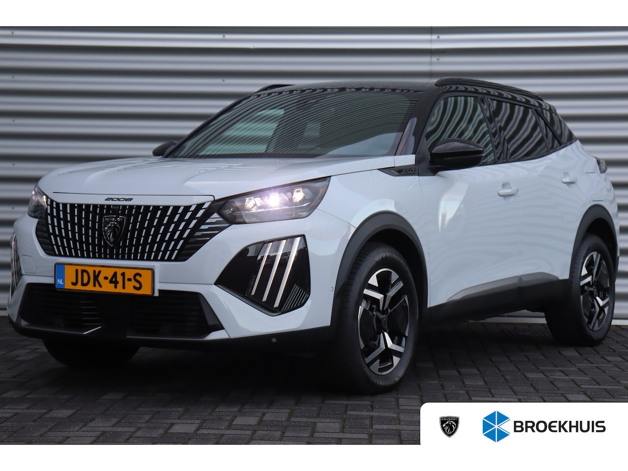 Peugeot 2008 - 1.2 HYBRID 136PK GT PACK AUTOMAAT / NAVI / LEDER / CLIMA / LED / PDC / 17" LMV / KEYLESS / - AutoWereld.nl