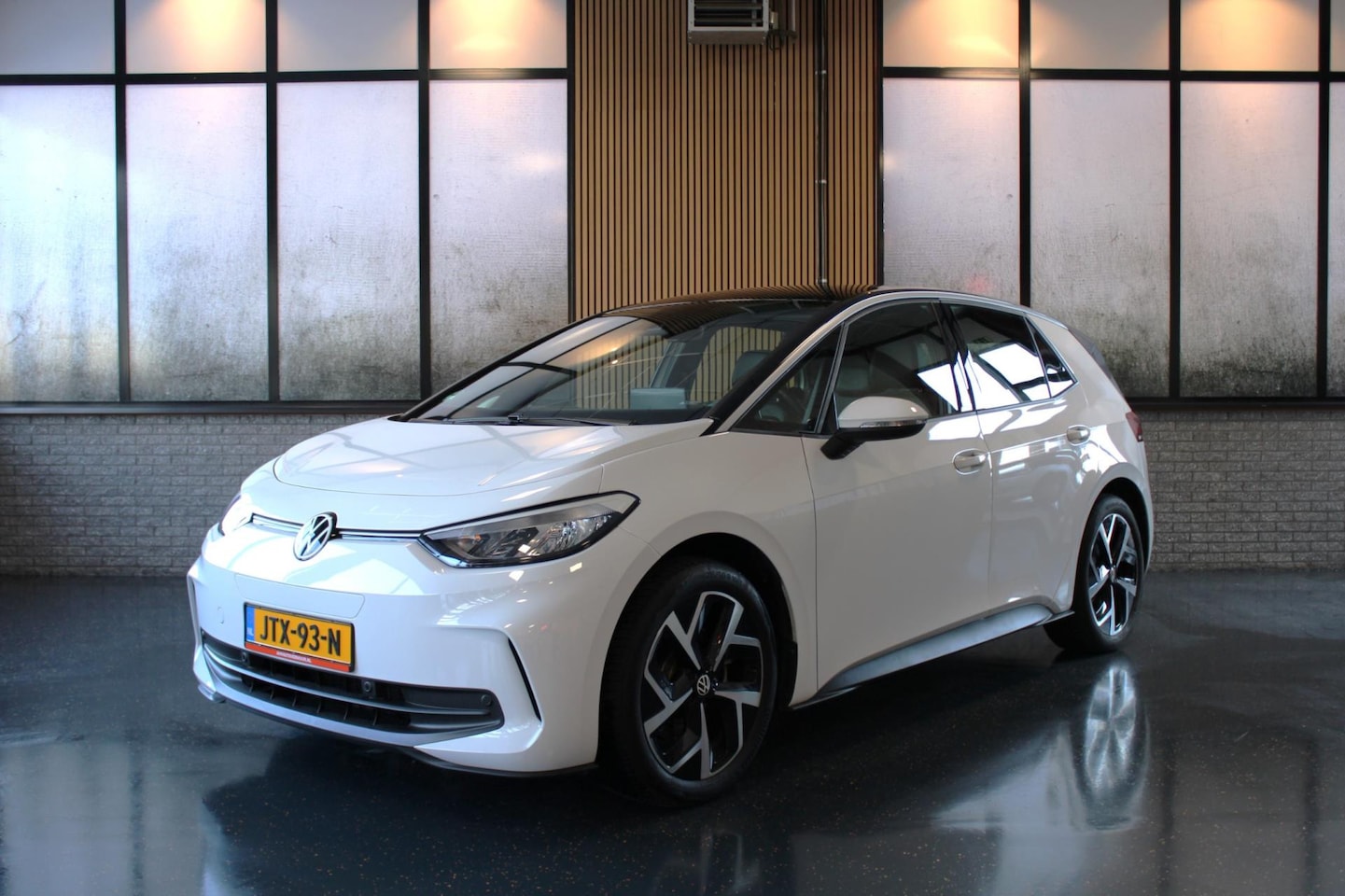 Volkswagen ID.3 - Pro S 77 kWh| Keyless | Massagefunctie | 19" LM Velgen | Wit/Zwart | Sfeerverlichting - AutoWereld.nl