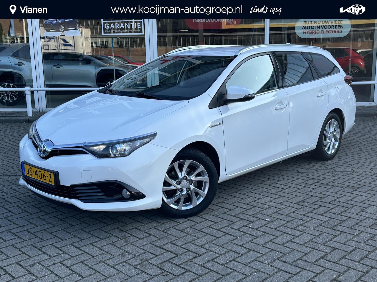 Toyota Auris Touring Sports - 1.8 Hybrid Aspiration | Cruise control | Spraakbediening | Airconditioning | Keyless start - AutoWereld.nl
