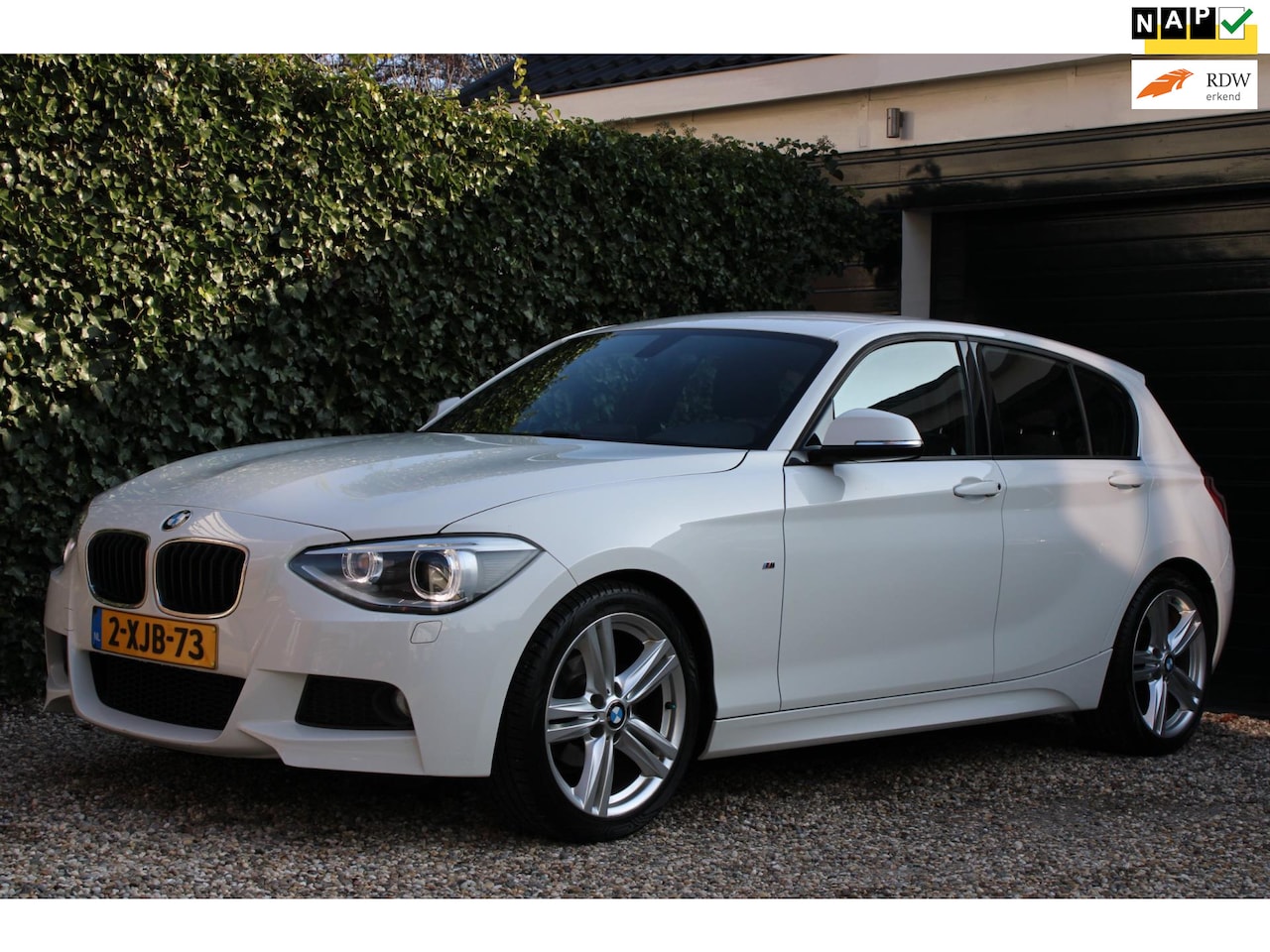 BMW 1-serie - 116i Executive | M- pakket | Stoelverwarming | Xenon | Keyless entry - AutoWereld.nl