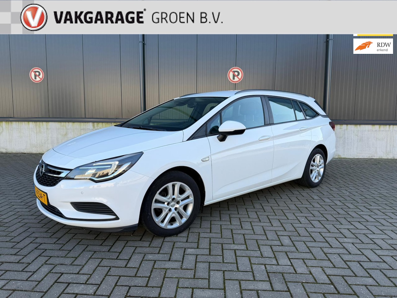 Opel Astra Sports Tourer - 1.0 Turbo Online Edition / airco / cruise / trekhaak / PDC v+a / R-Link - AutoWereld.nl
