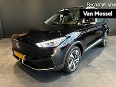 MG ZS - EV Long Range Luxury 70 kWh Trekhaak | ALL Season banden | Panoramadak | Carplay | Lederin