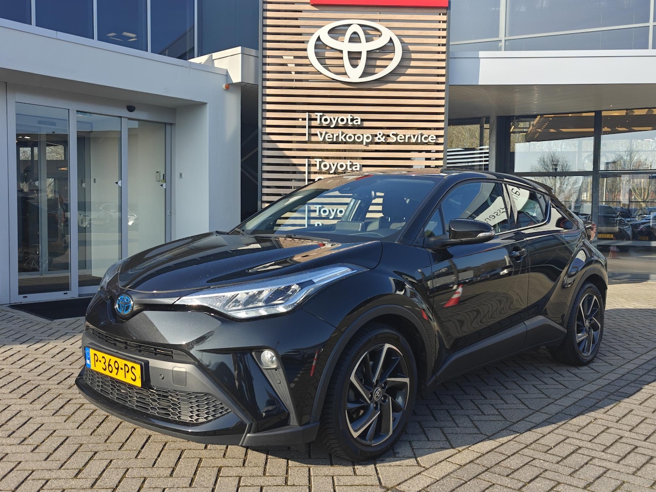 Toyota C-HR - 1.8 Hybrid Dynamic TREKHAAK PARK-SENSOREN LM-VELGEN KEYLESS AD-CRUISE BLUETOOTH CAMERA - AutoWereld.nl
