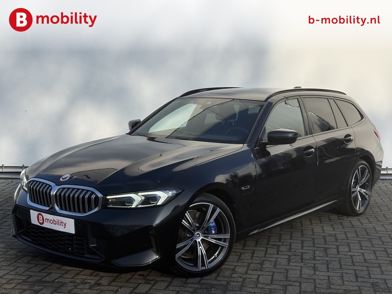 BMW 3-serie Touring - 330e High Executive M-Sport LCI Trekhaak 1500kg Widescreen | Harman/Kardon | DAB | Adaptiv - AutoWereld.nl